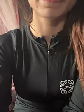 Snapshot of LaPetitechienne1 chatting on March 14, 7:59 am LaPetitechienne1 online show from March 14, 7:59 am