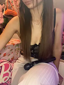 Snapshot of LaPetitechienne1 chatting on October 9, 8:29 pm LaPetitechienne1 online show from October 9, 8:29 pm