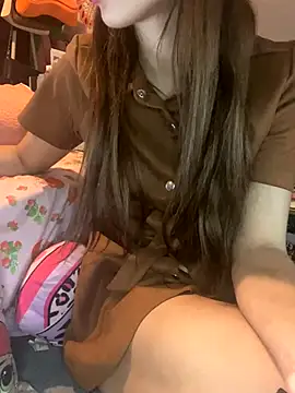 Snapshot of LaPetitechienne1 chatting on October 18, 12:24 am LaPetitechienne1 online show from October 18, 12:24 am