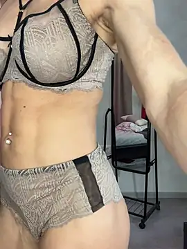 Snapshot of Milf_Tea chatting on February 26, 4:14 am Milf Tea online show from February 26, 4:14 am