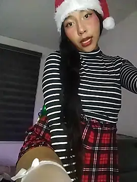 Snapshot of Umaru_uwu chatting on December 15, 1:21 am Umaru uwu online show from December 15, 1:21 am