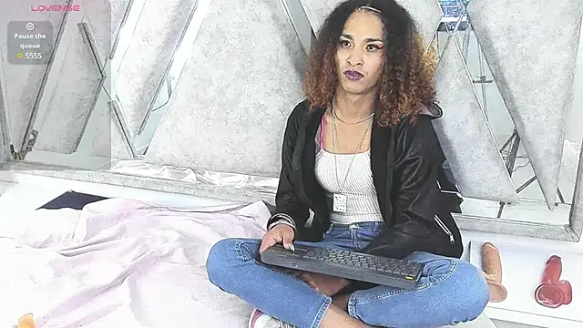Snapshot of StefanyMiler chatting on December 17, 10:01 am StefanyMiler online show from December 17, 10:01 am