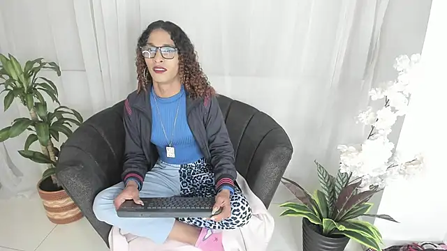 Snapshot of StefanyMiler chatting on December 29, 6:56 am StefanyMiler online show from December 29, 6:56 am