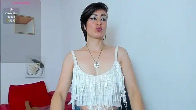 Snapshot of yasmin_goldenst chatting on November 7, 10:48 am yasmin goldenst online show from November 7, 10:48 am