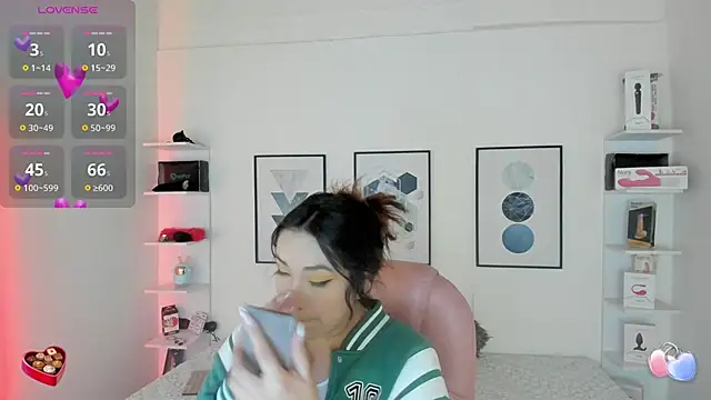 Snapshot of cristal__hot_1 chatting on February 2, 4:05 am cristal hot 1 online show from February 2, 4:05 am