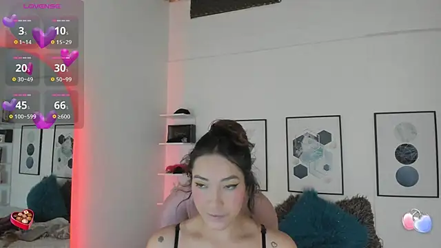 Snapshot of cristal__hot_1 chatting on February 10, 4:08 am cristal hot 1 online show from February 10, 4:08 am