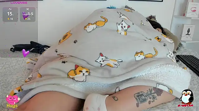 Snapshot of cristal__hot_1 chatting on February 21, 10:17 am cristal hot 1 online show from February 21, 10:17 am