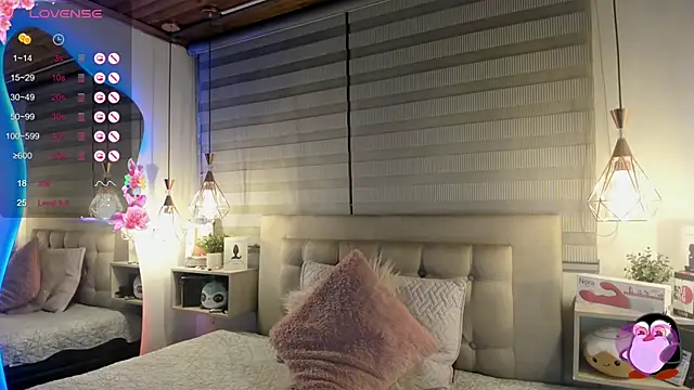 Snapshot of cristal__hot_1 chatting on November 2, 4:59 am cristal hot 1 online show from November 2, 4:59 am