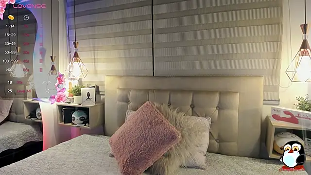 Snapshot of cristal__hot_1 chatting on November 10, 4:55 am cristal hot 1 online show from November 10, 4:55 am