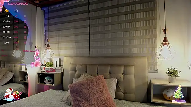 Snapshot of cristal__hot_1 chatting on November 22, 4:44 am cristal hot 1 online show from November 22, 4:44 am