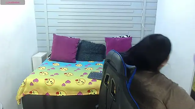 evelin zaens online show from February 9, 4:14 am