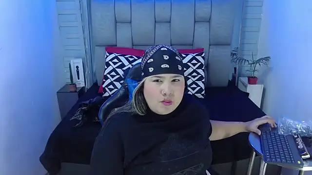 evelin zaens online show from November 22, 4:22 am