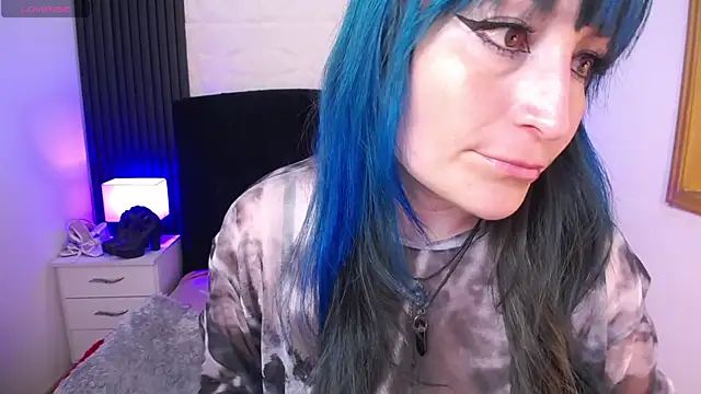 alicia moom online show from February 5, 7:31 pm