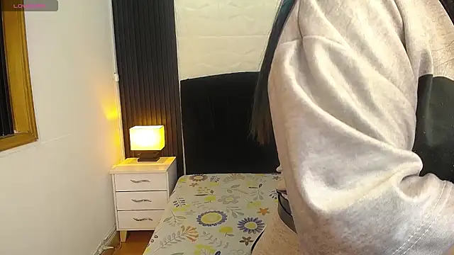 alicia moom online show from March 13, 7:17 pm