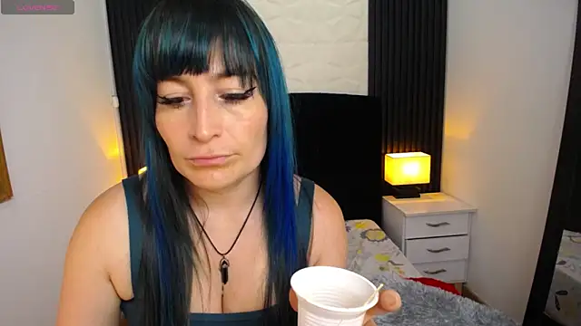 alicia moom online show from March 15, 7:27 pm