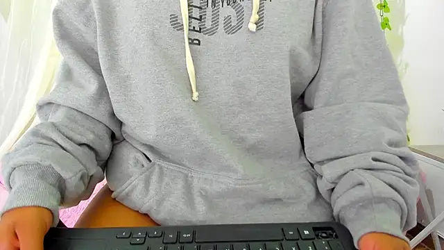 Snapshot of iisabella_gonzalez chatting on January 8, 8:16 am iisabella gonzalez online show from January 8, 8:16 am