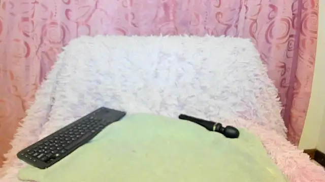 Snapshot of iisabella_gonzalez chatting on October 6, 4:32 am iisabella gonzalez online show from October 6, 4:32 am