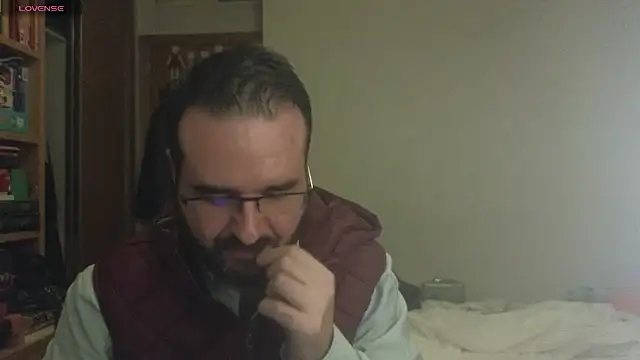 curiosillo83 online show from March 6, 12:21 am