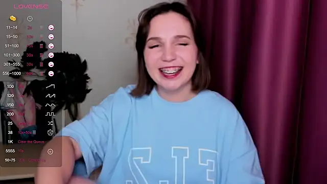 KindHazelHere  online show from February 13, 9:17 pm