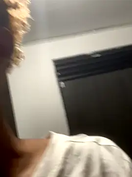 Snapshot of matatanlove chatting on December 6, 6:37 am matatanlove online show from December 6, 6:37 am