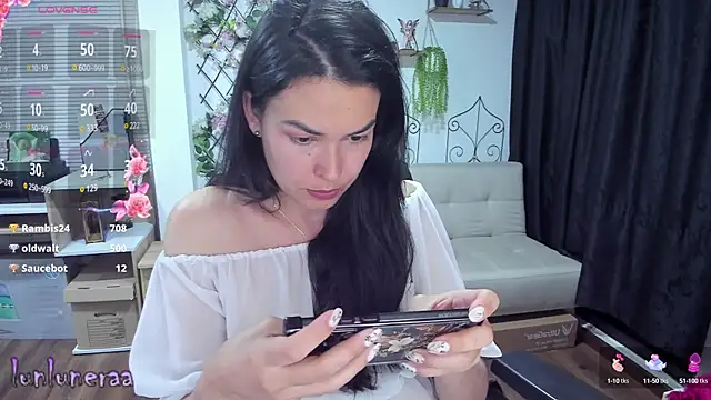 Snapshot of Lunlunera chatting on March 12, 7:35 am Lunlunera online show from March 12, 7:35 am