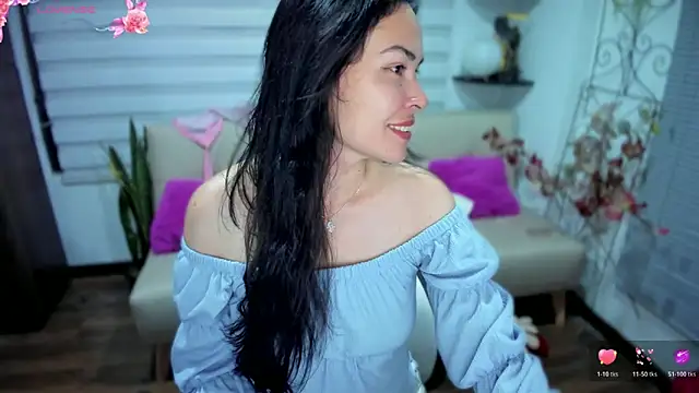 Snapshot of Lunlunera chatting on October 31, 2:45 am Lunlunera online show from October 31, 2:45 am