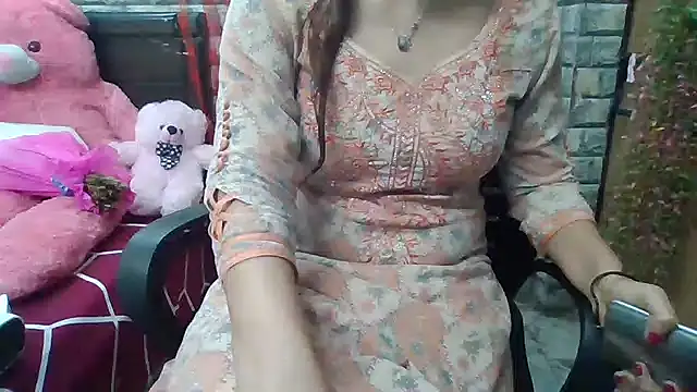 Snapshot of Sexy_iknoor chatting on February 16, 11:16 am Sexy iknoor online show from February 16, 11:16 am