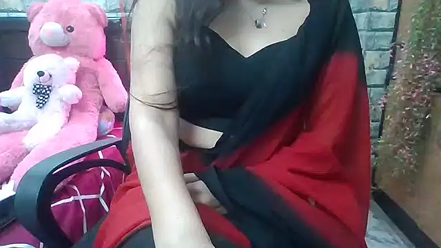 Snapshot of Sexy_iknoor chatting on February 19, 4:44 am Sexy iknoor online show from February 19, 4:44 am