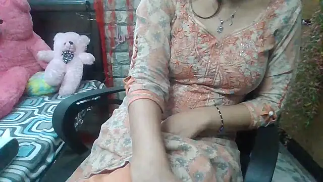 Snapshot of Sexy_iknoor chatting on February 27, 10:59 am Sexy iknoor online show from February 27, 10:59 am