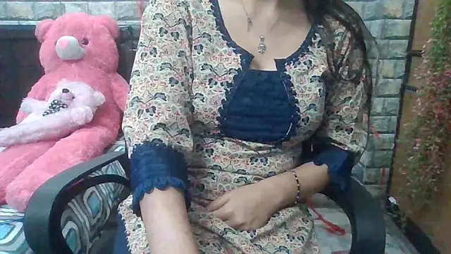 Snapshot of Sexy_iknoor chatting on March 15, 4:46 am Sexy iknoor online show from March 15, 4:46 am