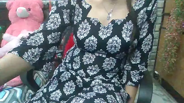 Snapshot of Sexy_iknoor chatting on March 17, 10:49 am Sexy iknoor online show from March 17, 10:49 am