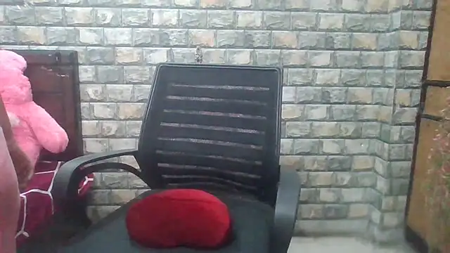 Snapshot of Sexy_iknoor chatting on September 25, 4:05 am Sexy iknoor online show from September 25, 4:05 am