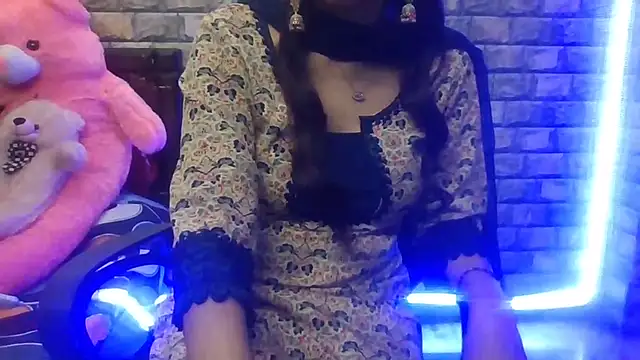 Snapshot of Sexy_iknoor chatting on October 7, 4:20 am Sexy iknoor online show from October 7, 4:20 am