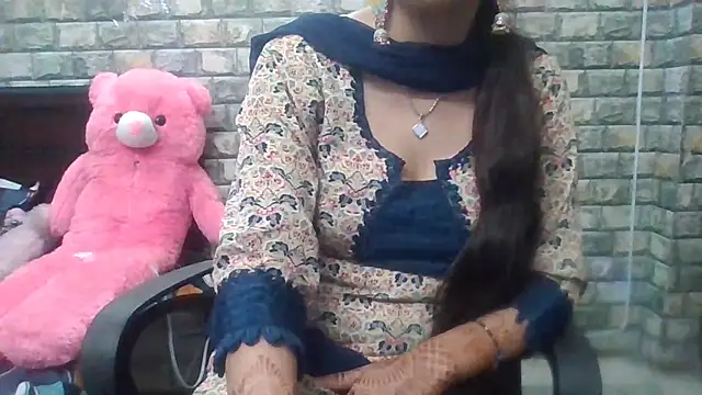 Snapshot of Sexy_iknoor chatting on October 15, 4:34 am Sexy iknoor online show from October 15, 4:34 am