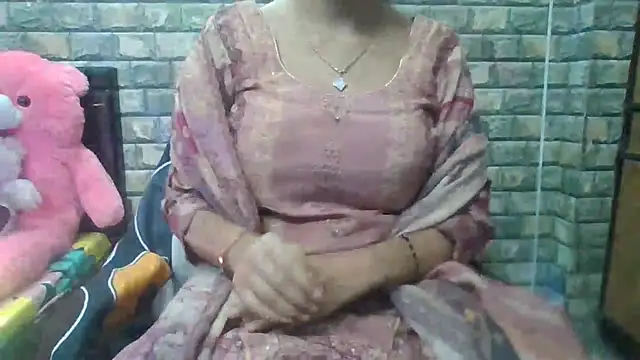 Snapshot of Sexy_iknoor chatting on October 20, 4:35 am Sexy iknoor online show from October 20, 4:35 am