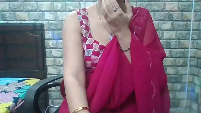 Snapshot of Sexy_iknoor chatting on November 10, 4:44 am Sexy iknoor online show from November 10, 4:44 am