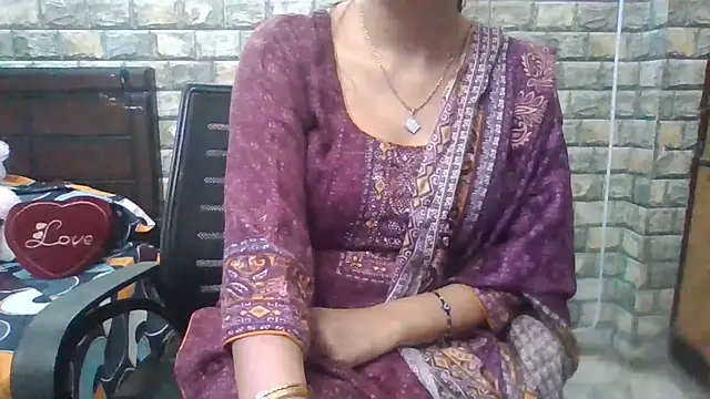 Snapshot of Sexy_iknoor chatting on November 13, 4:33 am Sexy iknoor online show from November 13, 4:33 am