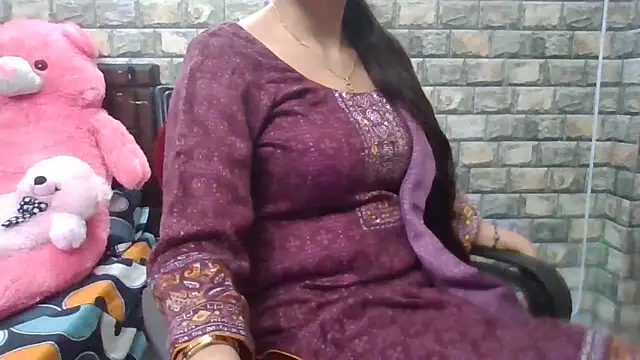 Snapshot of Sexy_iknoor chatting on November 25, 4:23 am Sexy iknoor online show from November 25, 4:23 am