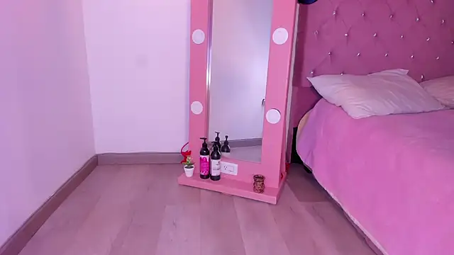 Snapshot of isa_red_hair chatting on February 8, 5:08 am isa red hair online show from February 8, 5:08 am