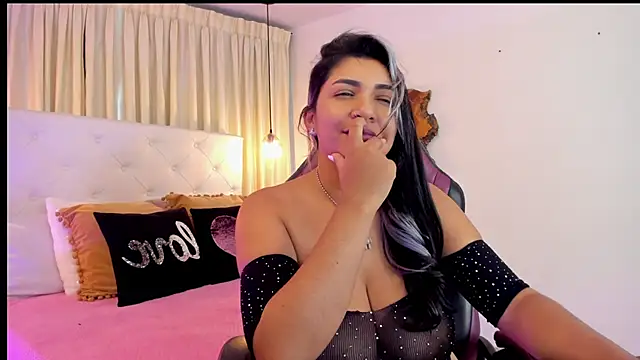 Snapshot of BonnieBad01 chatting on October 17, 5:37 pm BonnieBad01 online show from October 17, 5:37 pm