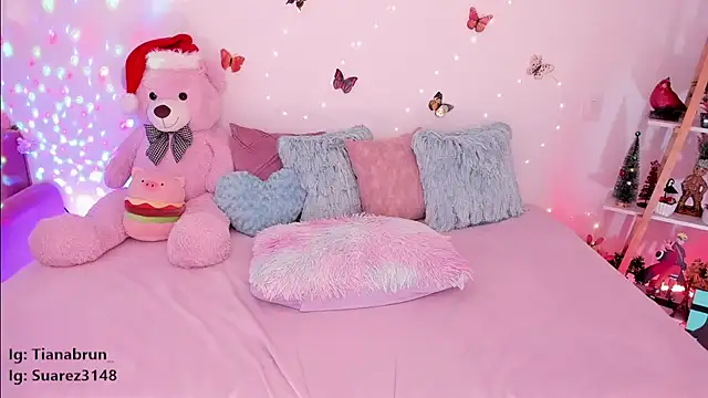 Zara uwu  online show from December 29, 2:31 pm