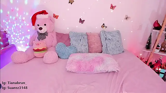 Zara uwu  online show from December 31, 4:46 pm