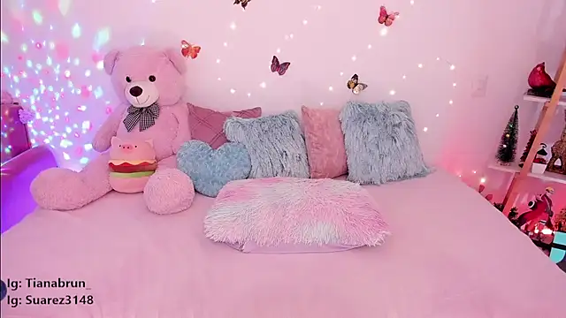 Zara uwu  online show from March 4, 3:26 pm