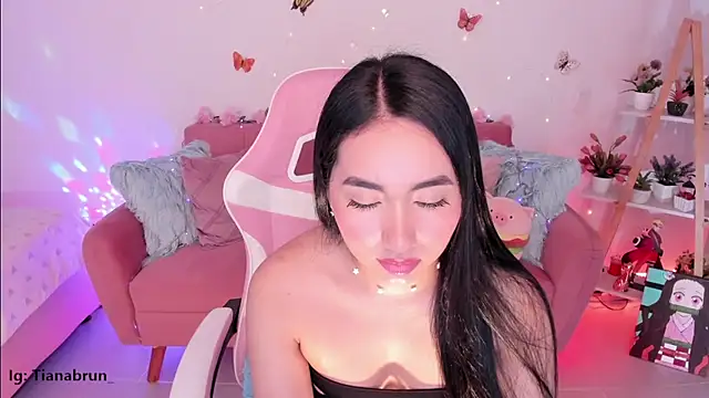 Zara uwu  online show from October 21, 11:44 am