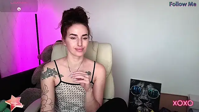 xx adrihanna xx online show from February 5, 1:00 pm