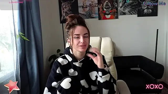 xx adrihanna xx online show from March 15, 7:53 am