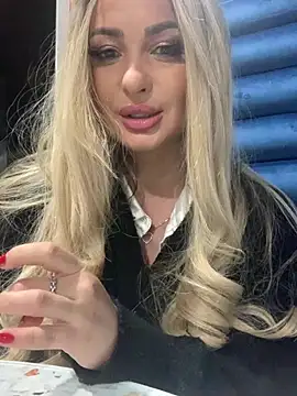 Denisse Perry online show from February 8, 1:54 am