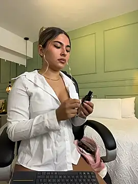 Snapshot of kataliina__ chatting on May 8, 11:59 am kataliina online show from May 8, 11:59 am