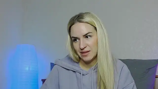 Snapshot of SofiJames chatting on January 7, 6:16 am SofiJames online show from January 7, 6:16 am