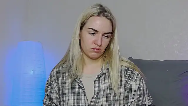 Snapshot of SofiJames chatting on January 16, 6:14 am SofiJames online show from January 16, 6:14 am